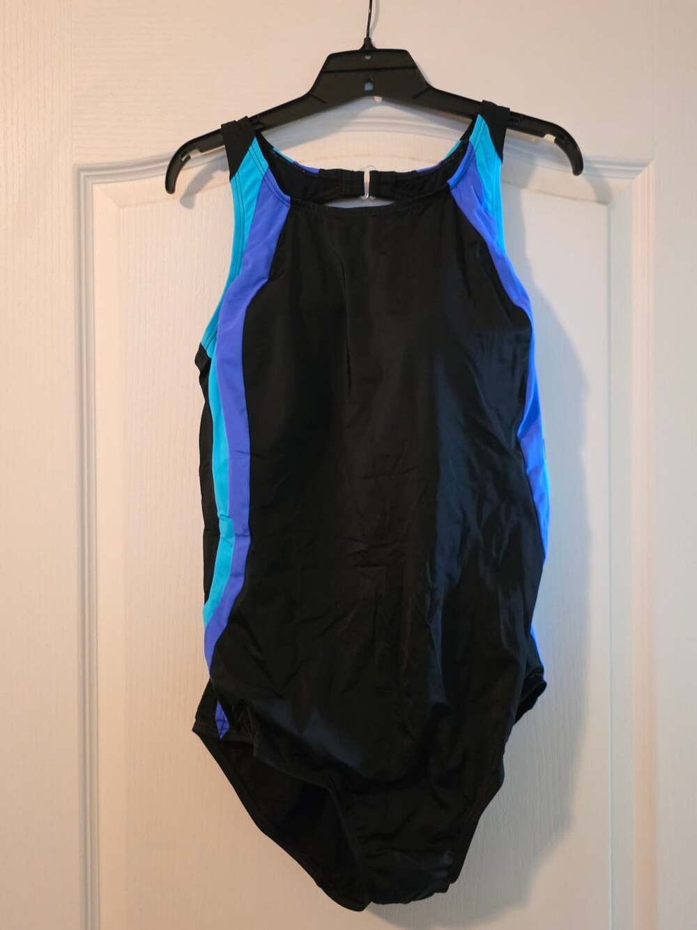 NWT Swimsuits For All Colorblock One-Piece Swimsuit With Shelf Bra 22